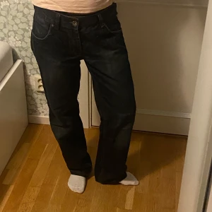 Baggy Hilfigher jeans - Superfina baggy jeans från Tommy hilfiger. Bra längd på mig som är 174 cm 💗