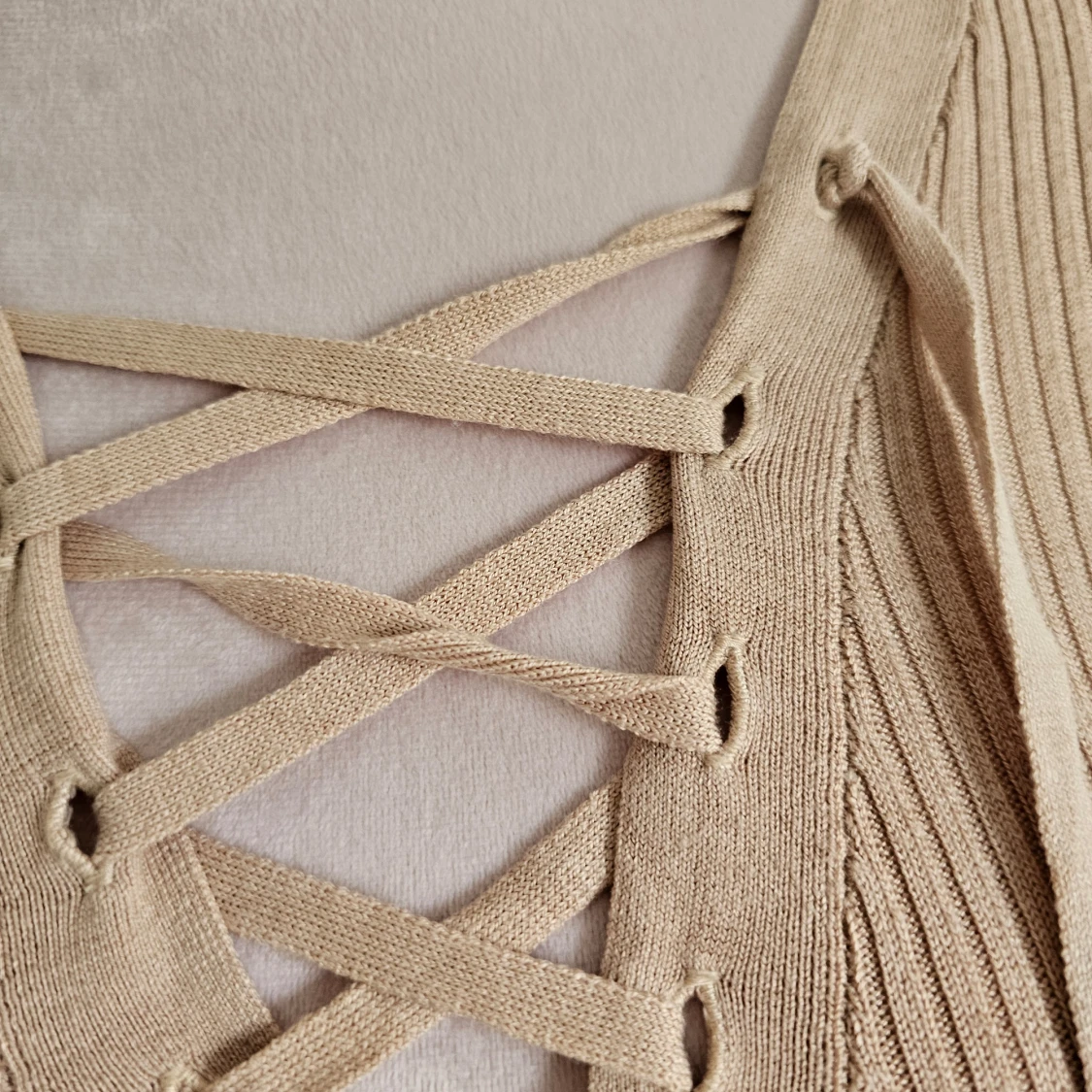 Beige ribbad tröja från H&M Divided - 92