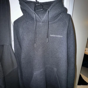 Peakperformance hoodie  - Aldrig kommit till användning, nyskick!! 