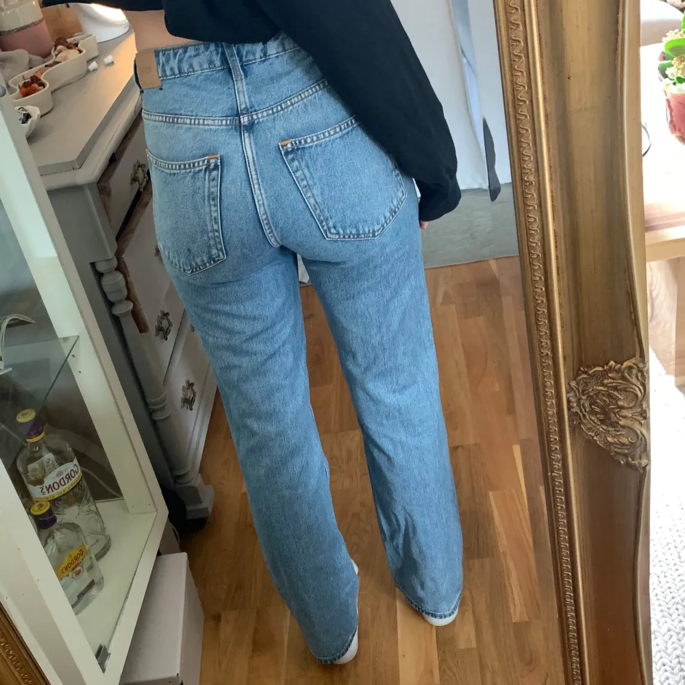 W:27 L:32 Jeans från weekday i modellen Voyage . Passar 34/36 . Jeans & Byxor.