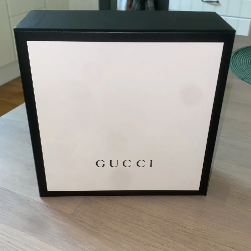 Säljer mitt klassiska gucci snake bälte som inte längre går att köpa! Självklart äkta!. Accessoarer.