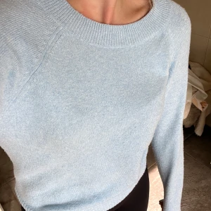 Stickad tröja  - Jättefin stickad tröja från veromoda som aldrig kommit till användning. Tröjan finns inte längre kvar att köpa på hemsidan. Skriv gärna vid frågor eller för fler bilder!😊