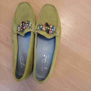 Fin skor - Jättefina skor från Frövi Stockholm. Nypris var 1550, superfint skick! :)Storlek är ungefär 39