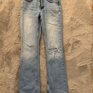 Låg midjade jeans från gina tricot, storlek (36) - Säljer mina jeans pgu av att de blivit små för mig
