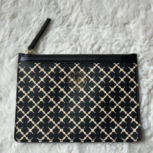 By Malene Birger clutch - Clutch från By Malene Birger I väldigt fint skick