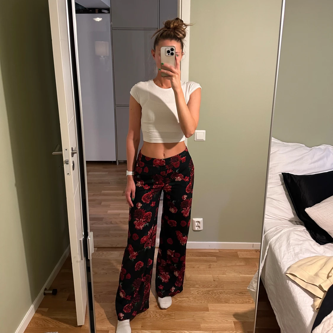 Blommiga byxor från NA-KD