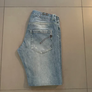 dondup jeans - skicket 10/10, strlk 32, slimfit! hör av er vid intresse!