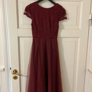 Balklänning - Helt ny och oanvänd balklänning.