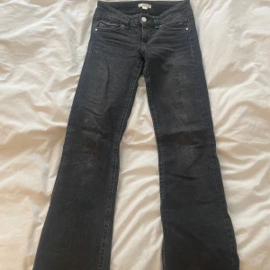Jeans - Svara jeans från gina