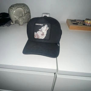 En the farmer keps bra skick aldrig använd gillar inte  att ha på mig keps   - NO SIZE.bra skick fin svart bra pris 