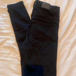 Jeans - Molly jeans från Gina tricot, storlek M. Finns 3st om man är intresserad av fler.
