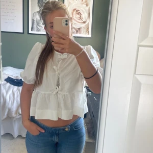 Blus - Jättefin vit blus, knappt andvänd💕