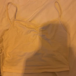 Gult linne - Gult Croppad linne. Inte använd