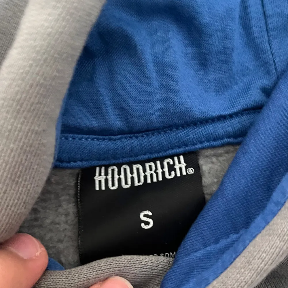 Storlek s helt ny inga skador Köpt från jd. Hoodies.