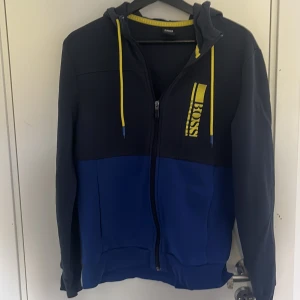Hugo Boss - PRIS DISKUTERAS. Snygg Hugo boss hoodie. 