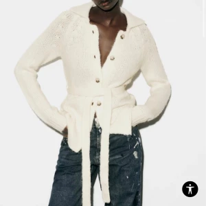 Stickad kofta - Släljer denna stickade kofta från Zara 💓 använd fåtal gånger.