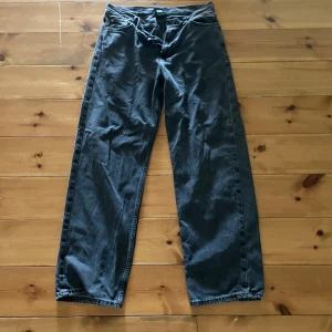 Sweet skateboards jeans - Sweet skateboards jeans som är i bra skick, original pris 700kr, mitt pris 300kr!💯 skriv om du har frågor.