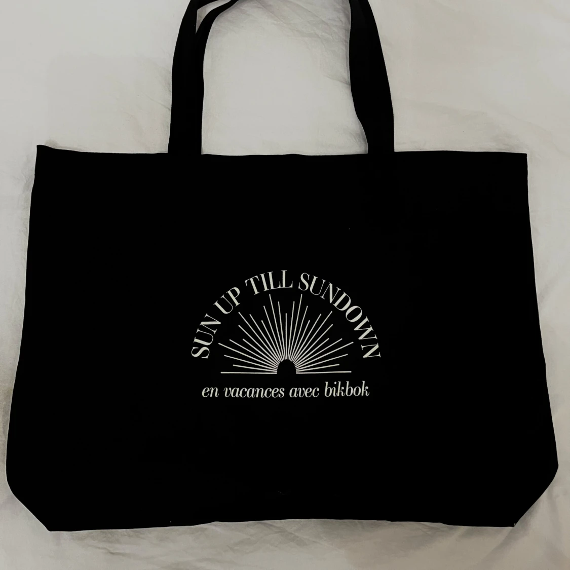 Tygväska från bikbok