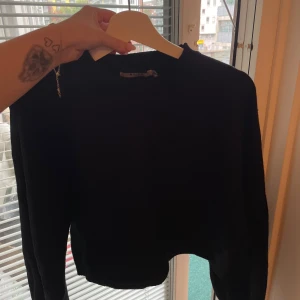 Sparsamt använd tröja - NAKD  - Knappt använd 