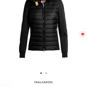 Svart jacka från Parajumpers - Söker denna jacka k Xs/S  
