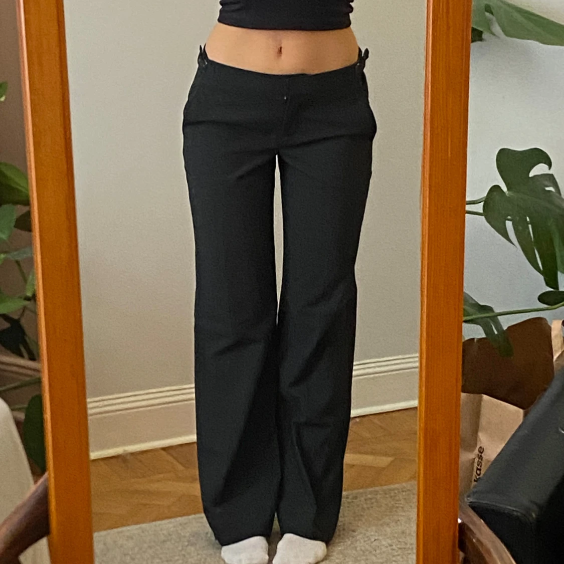Mörkgrå kostymbyxor lowwaist lågmidjade