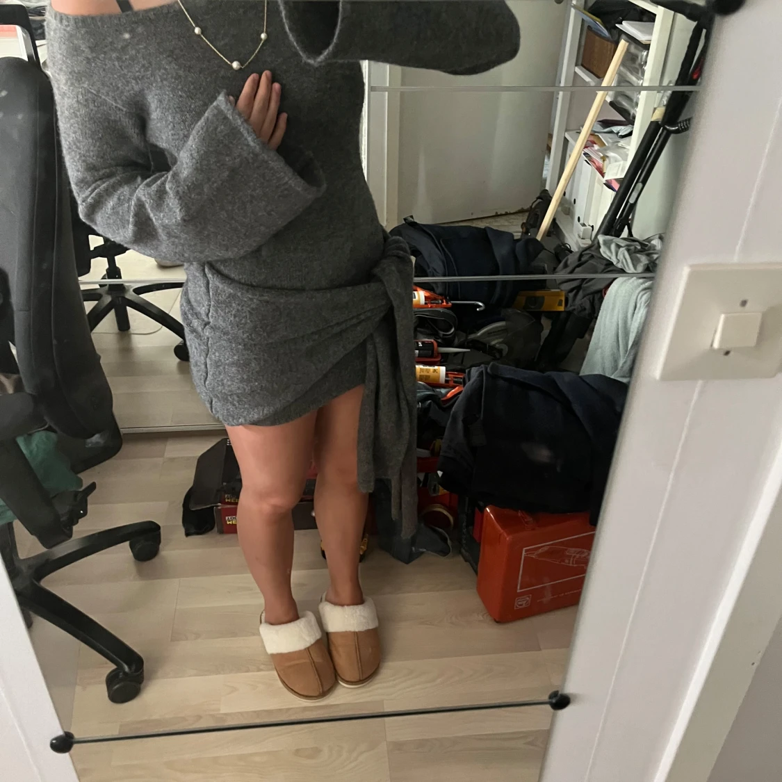 Grå stickad klänning - 90