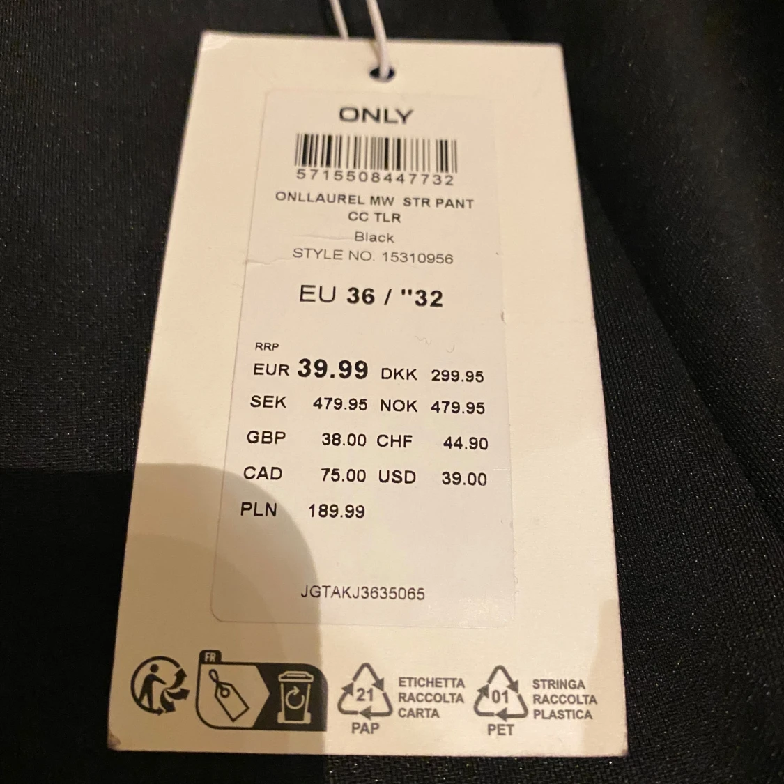 Svarta kostymbyxor från Only - 90