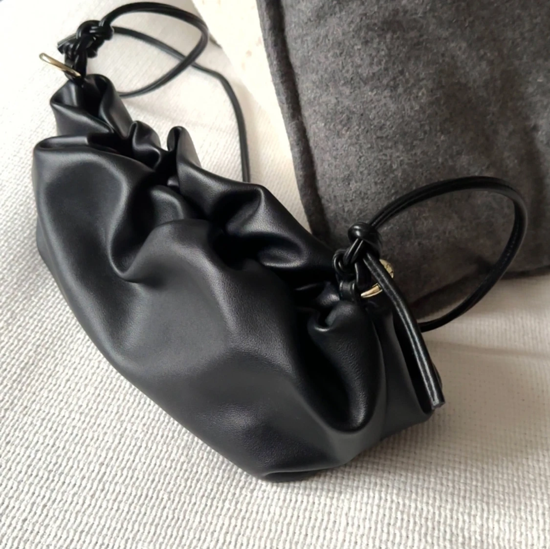 Svart axelväska  - 1