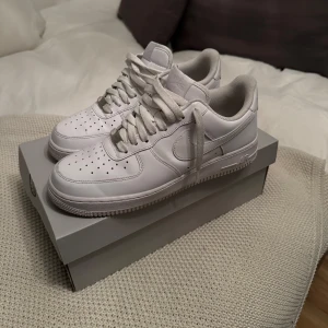 AIR FORCE 1 - yo säljer dessa airforce 1 då jag har för många och måste bli av med några! 