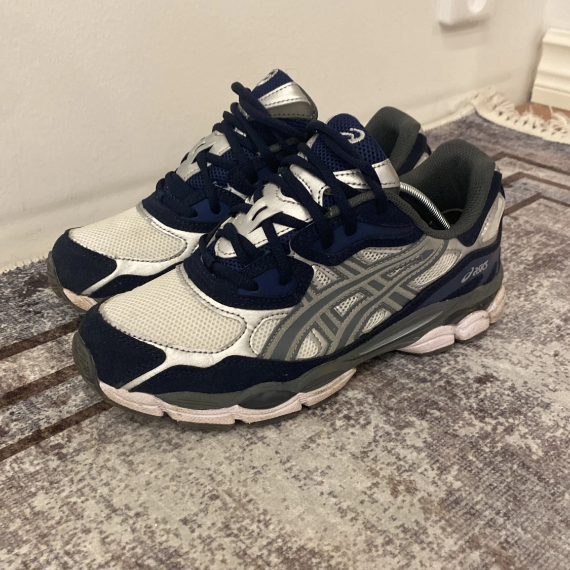 Asics gel nyc mörk blå och vit  - 91