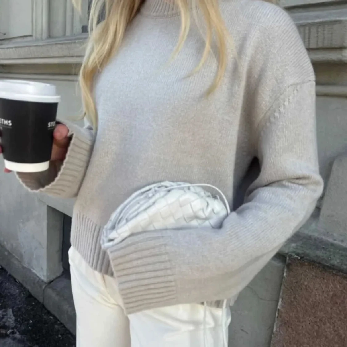 Beige stickad tröja