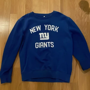 New York Giants hoodie - Skön ny giants tröja till salu. Dm för mer information. Priset är inte hugget i sten!