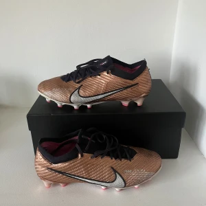 Nike mercurial elite AG - Storlek 43, använda i 10-15 träningar. Skick 8/10