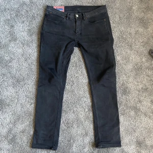 Acne jeans - Säljer dessa snygga Acne jeans, storlek W31