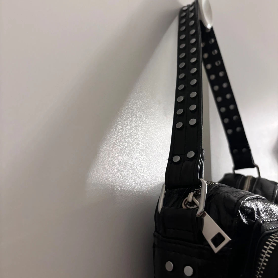 Svart axelväska från Noella - 90