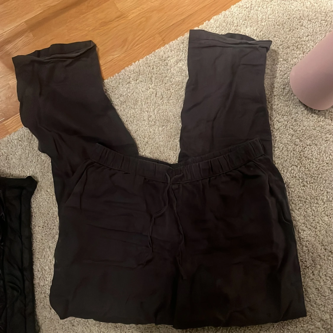 Mörkgråa linnebyxor