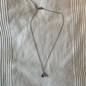 Silver halsband dragon claw  - Justerbar och rostfri stål//svart pärla