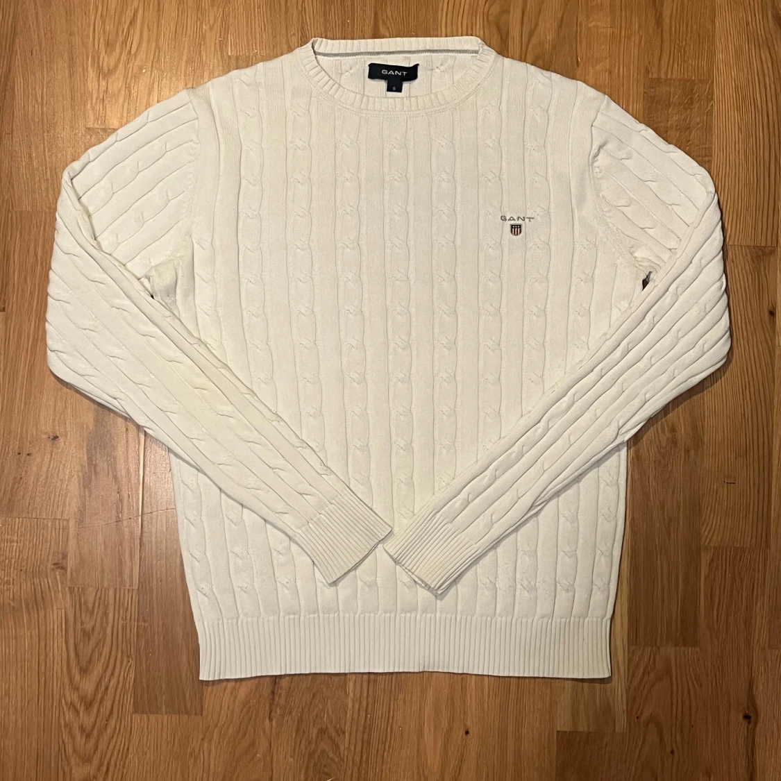 Vit stickad tröja från GANT