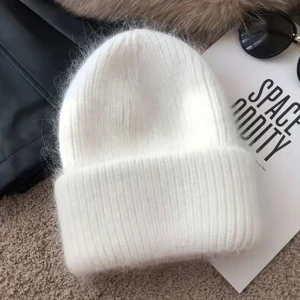 Vit Angora Mössa - Helt ny, aldrig använd🤍 Så mysig och skön nu under vintern, den sticks inte. Finns även i vit & svart | Kom jättegärna med prisförslag!🫶🏼❄️