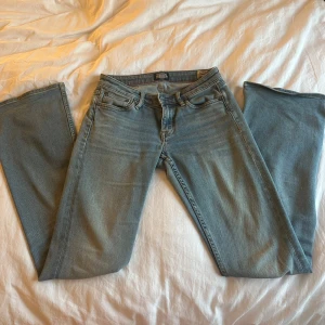 Crocker Jeans - Så extremt fina. Säljer pga att färgen inte passade mig. Pris kan diskuteras vid snabb affär. Midjemått: ca 37 cm innerbenslängd: ca 74 cm 💕💕💕