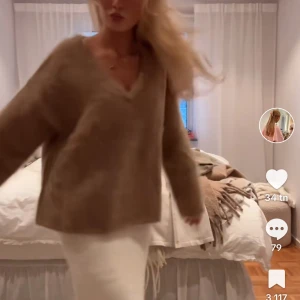 Beige stickad tröja - Söker denna i xs!