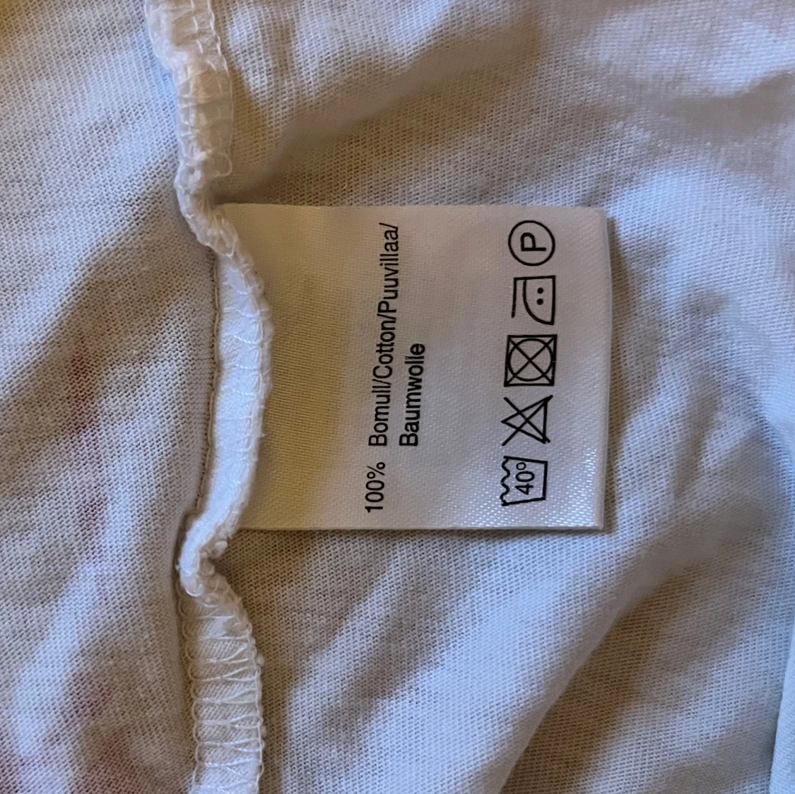 Vit linne med rosa blommor  - 3