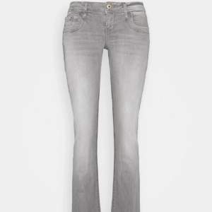 Snygga grå grå ltb jeans i stl 38 eller 31/34 de är jätte snygga och jag har bara andvänt de 1 gång men eftersom att jag har flera andra så kommer de ej till andvändning skriv för fler bilder💕💕priset kan diskuterar.