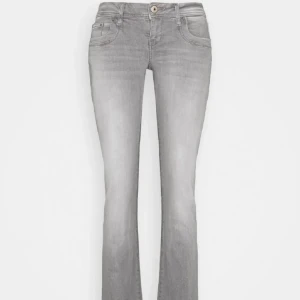 Ltb jeans - Snygga grå grå ltb jeans i stl 38 eller 31/34 de är jätte snygga och jag har bara andvänt de 1 gång men eftersom att jag har flera andra så kommer de ej till andvändning skriv för fler bilder💕💕priset kan diskuterar.