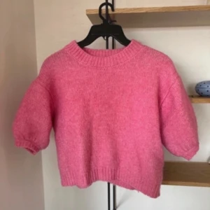 Rosa stickad tshirt  - Rosa stickad tshirt från zara 💕storlek s