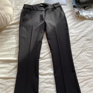 Bikbok lowwaist kostymbyxor  - Aldrig använda och helt nya! Därav priset🩷