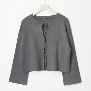 Kofta - Jättefin kofta från Gina tricot i nyskick, skriv för egna bilder