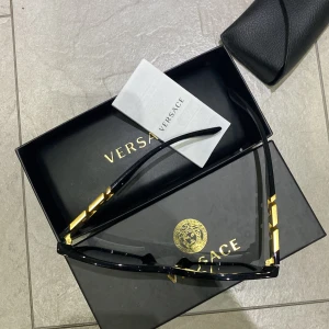 Versace glasögon - Versace glasögon köpte förra året kvitto finns!  Köpt för 2300kr