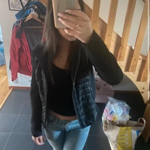 Parajumper Cardigan  - Säljer en helt ny parajumper cardigan utan luva använd 2 gånger kvitto finns inte men den är helt äkta jätte fint stick (inga skador alls)💕pris kan även diskuteras 