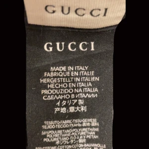 Gucci keps flowers - Tjena säljer min Gucci keps har inte användning för den. Den är absolut äkta skriv om ni har några frågor eller något annat. kan gå ner i pris vid snabb affär. Fraktar självklart eller möts upp.
